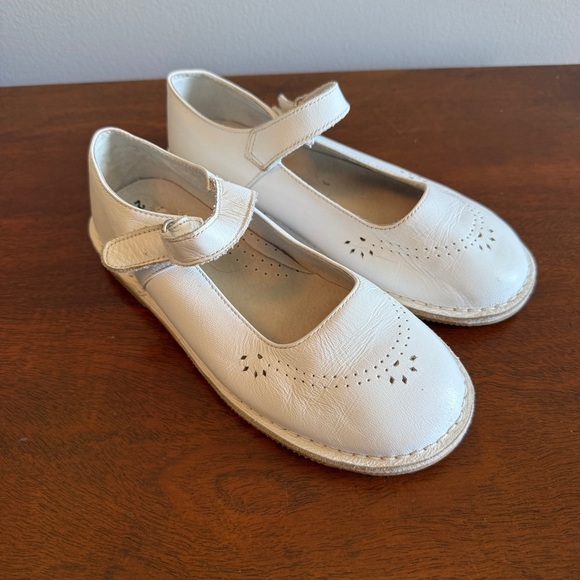 L'Amour White Mary Jane Dress Shoes - Picture 2 of 6